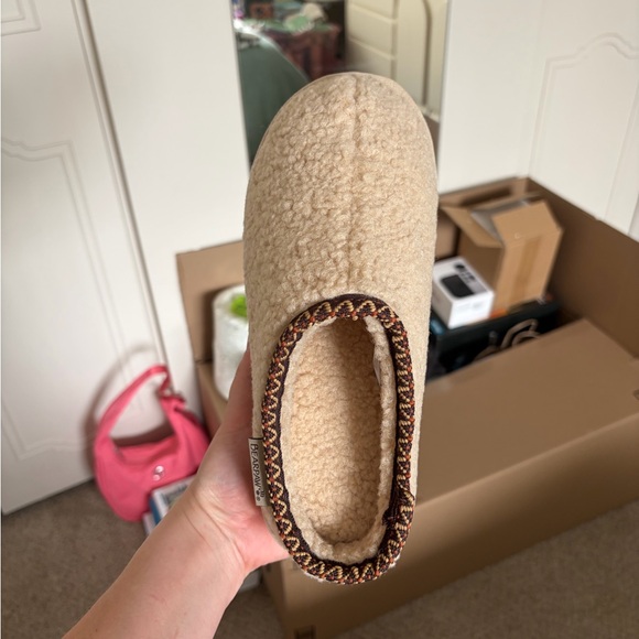 BearPaw Snuggle Martis Oat - Picture 3 of 4